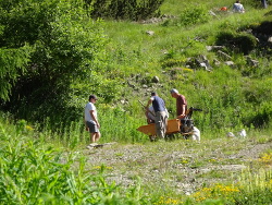  Acheminer les materiaux en tete des ouvrages